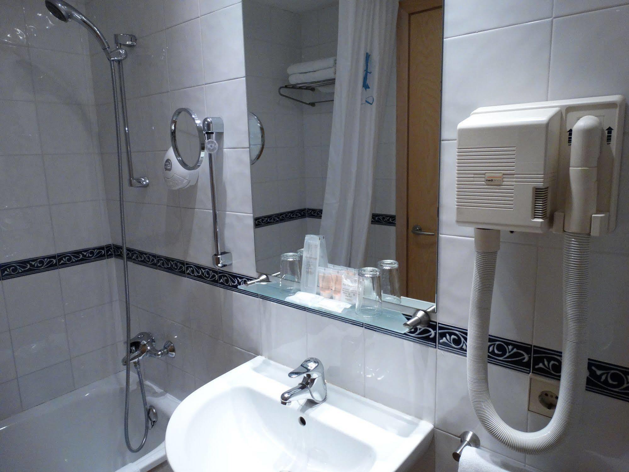 Hotel Rambla Figueres Ngoại thất bức ảnh