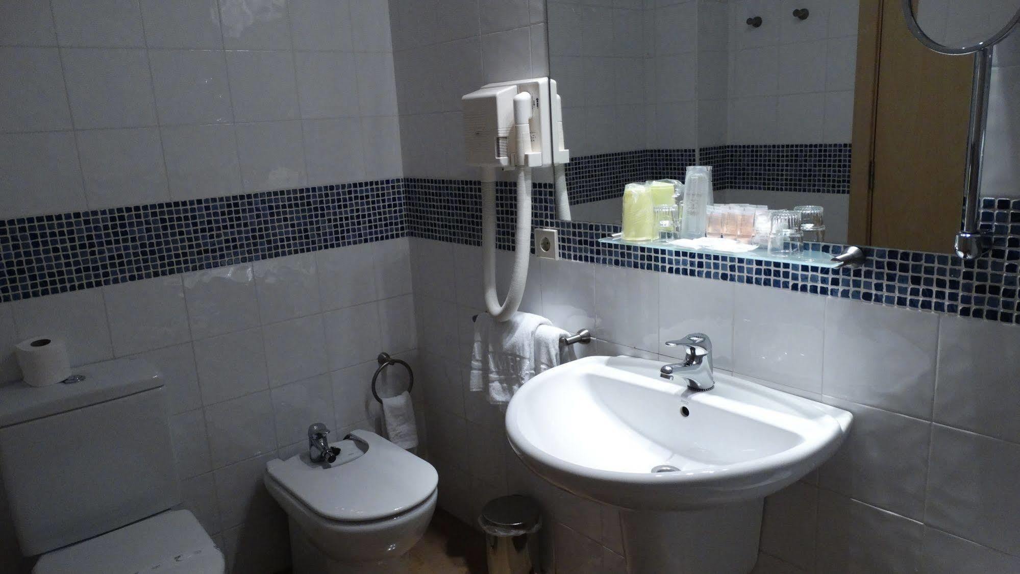 Hotel Rambla Figueres Ngoại thất bức ảnh