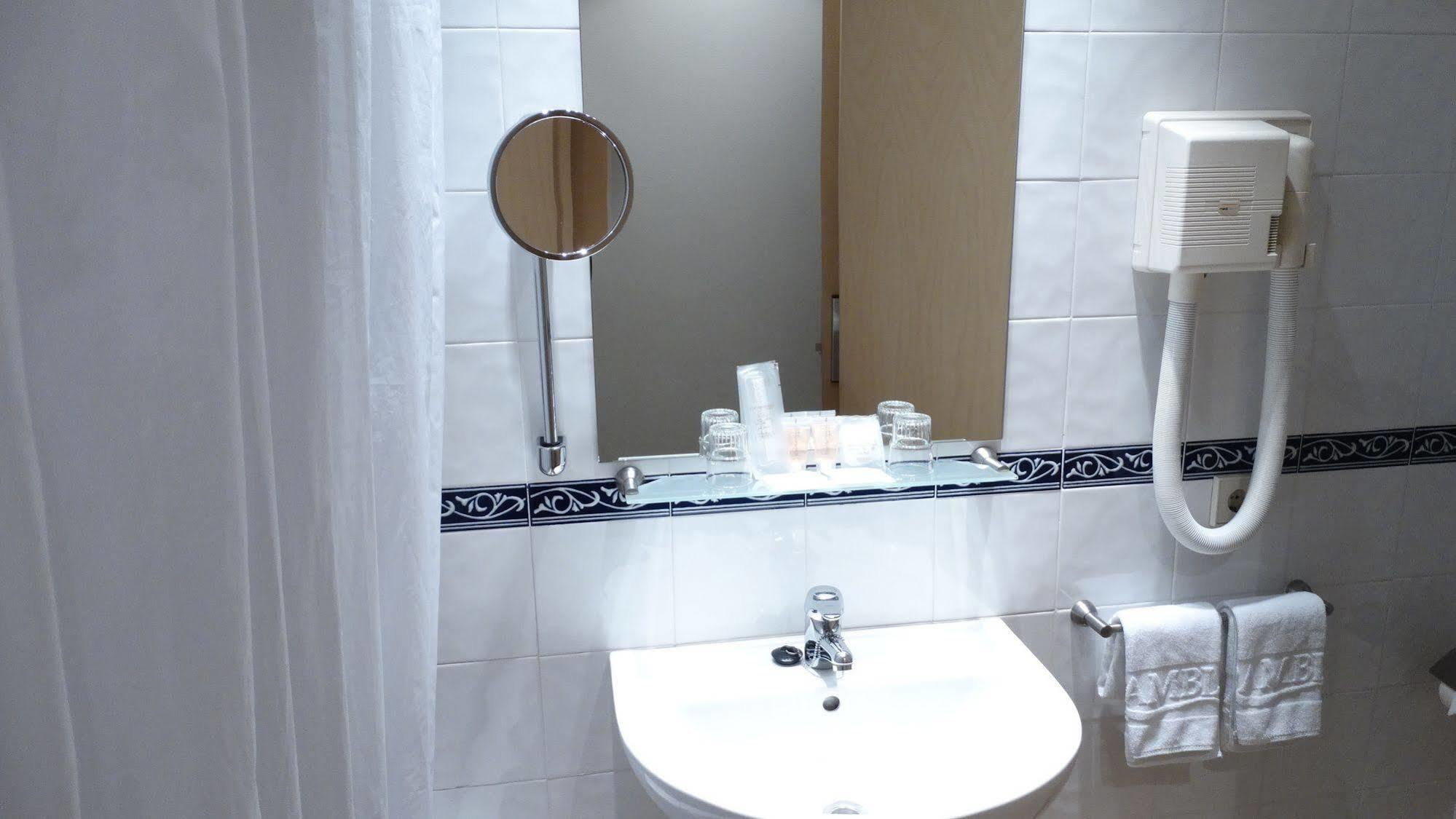 Hotel Rambla Figueres Ngoại thất bức ảnh